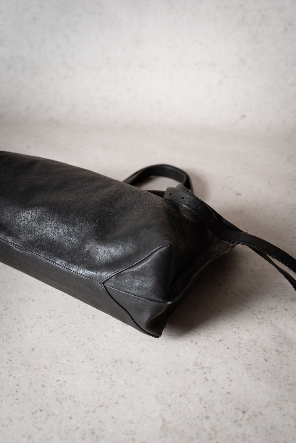 ELLI | Matte Natural Grain | Slate Black