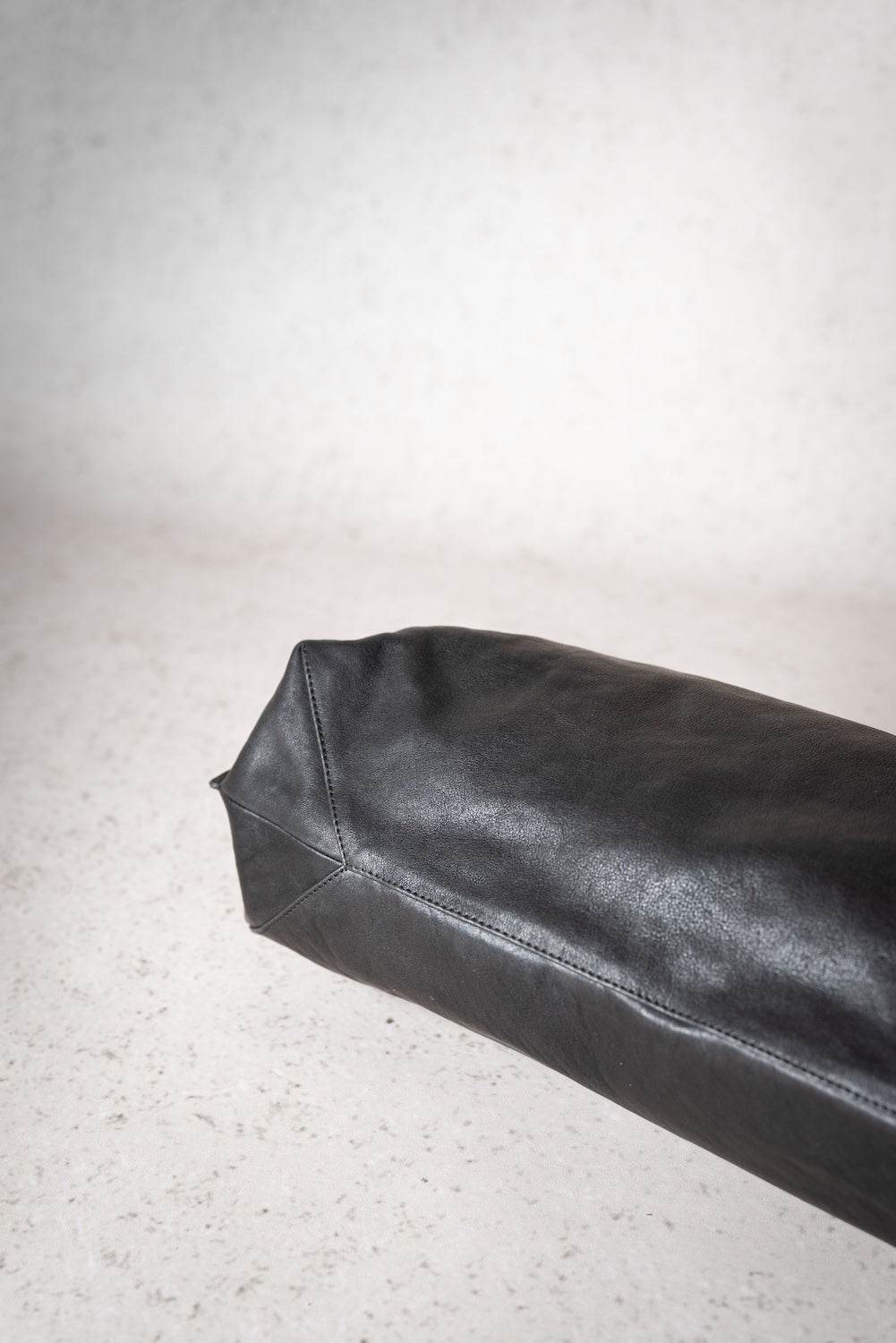 ELLI | Matte Natural Grain | Slate Black
