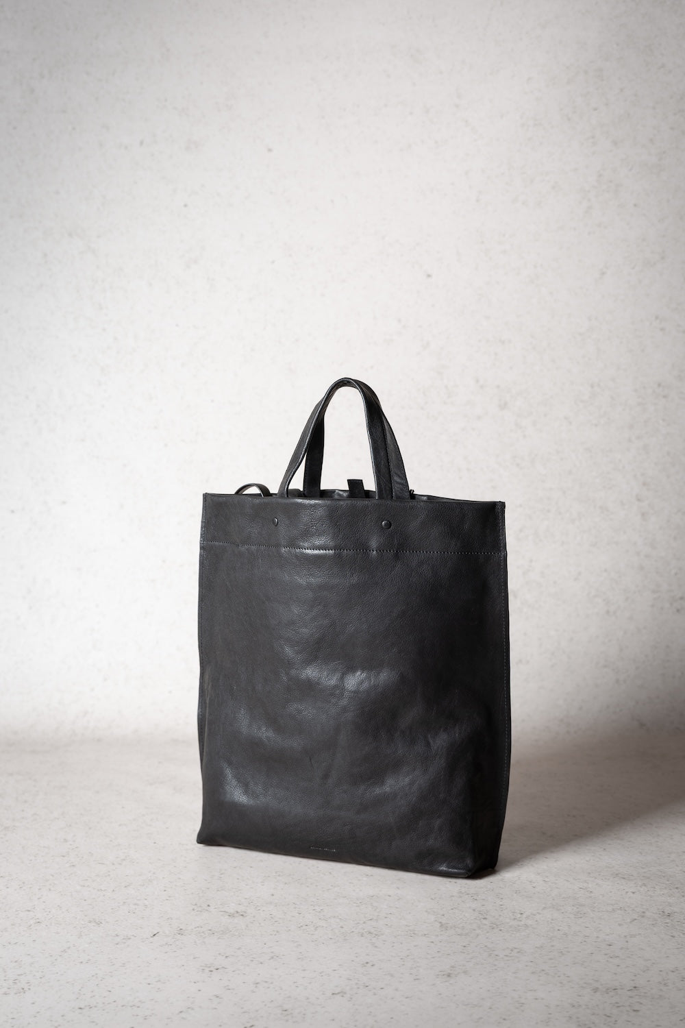 JANI | Matte Natural Grain | Slate Black