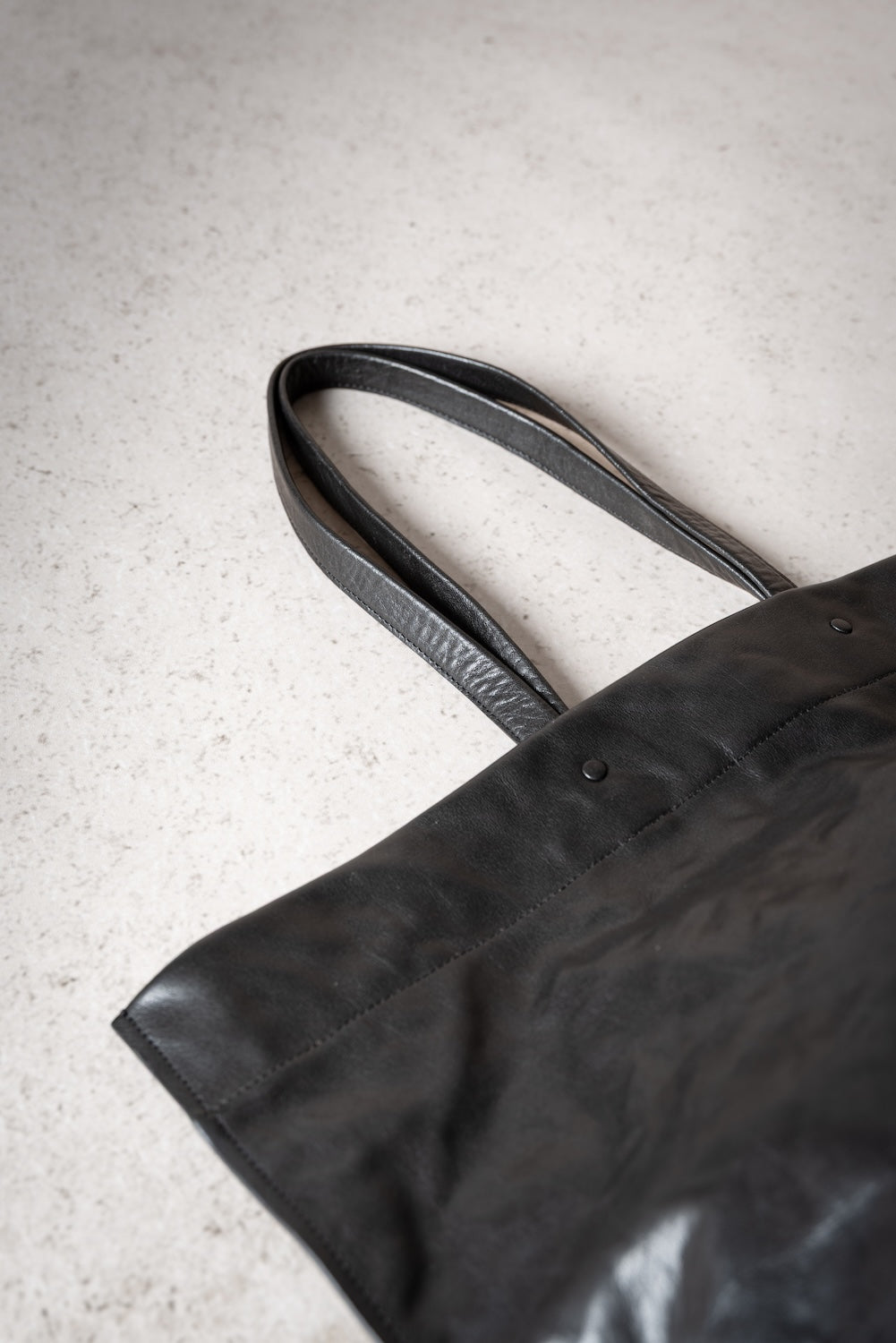 KIKI | Crushed Grain | Black