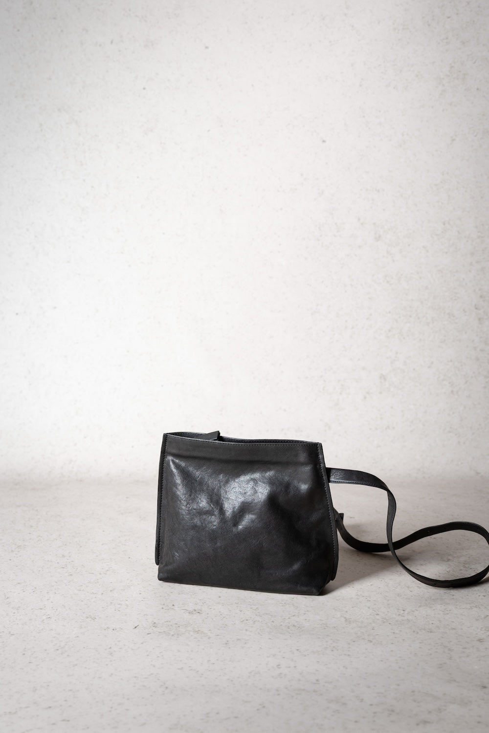 SIENI | Matte Natural Grain | Slate Black