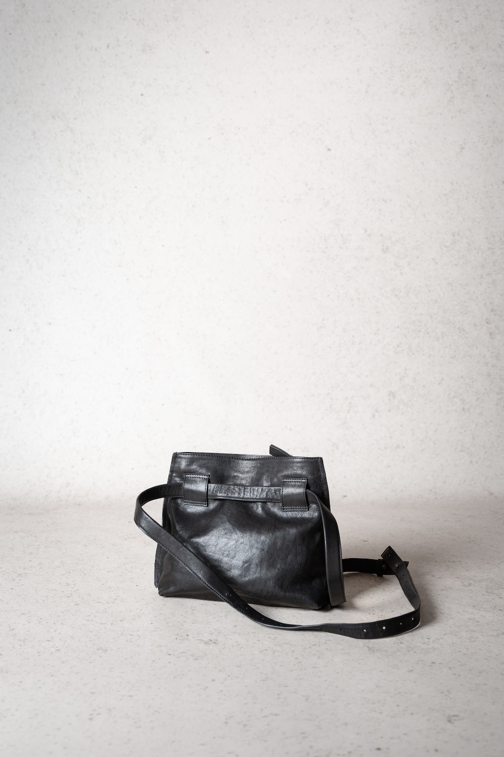 SIENI | Matte Natural Grain | Slate Black