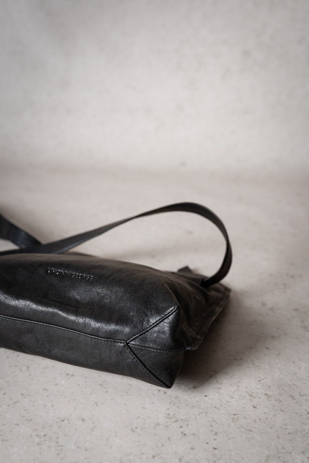 SIENI | Matte Natural Grain | Slate Black