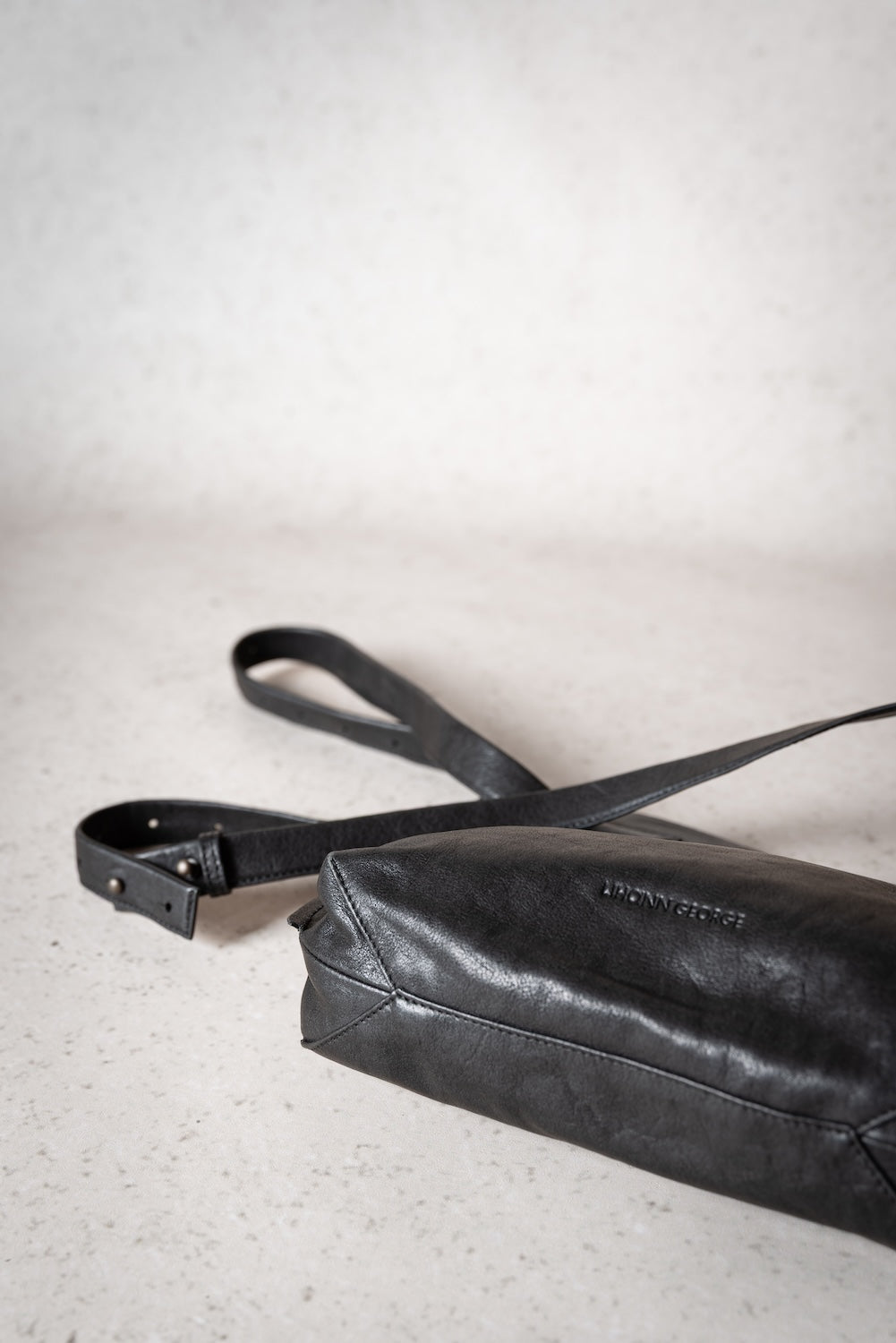 SIENI | Matte Natural Grain | Slate Black