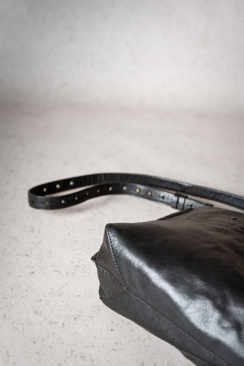 FALKI | Crushed Grain | Black