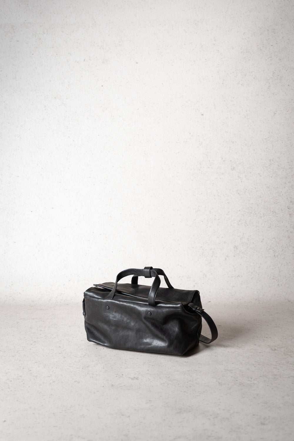 LILI | Matte Natural Grain | Slate Black