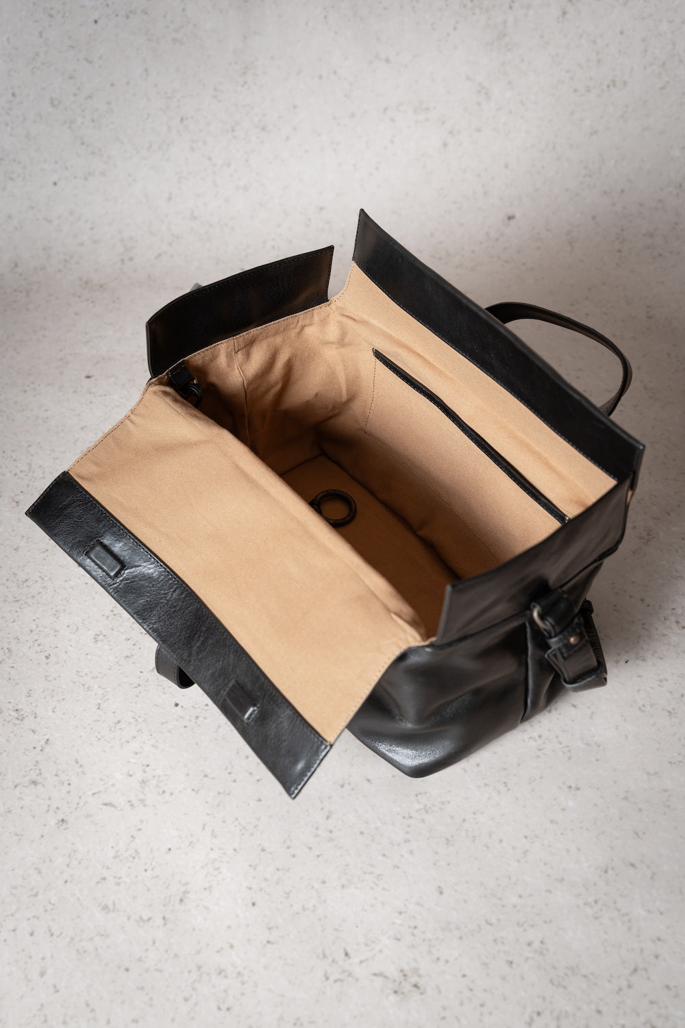 LILI | Crushed Grain | Black