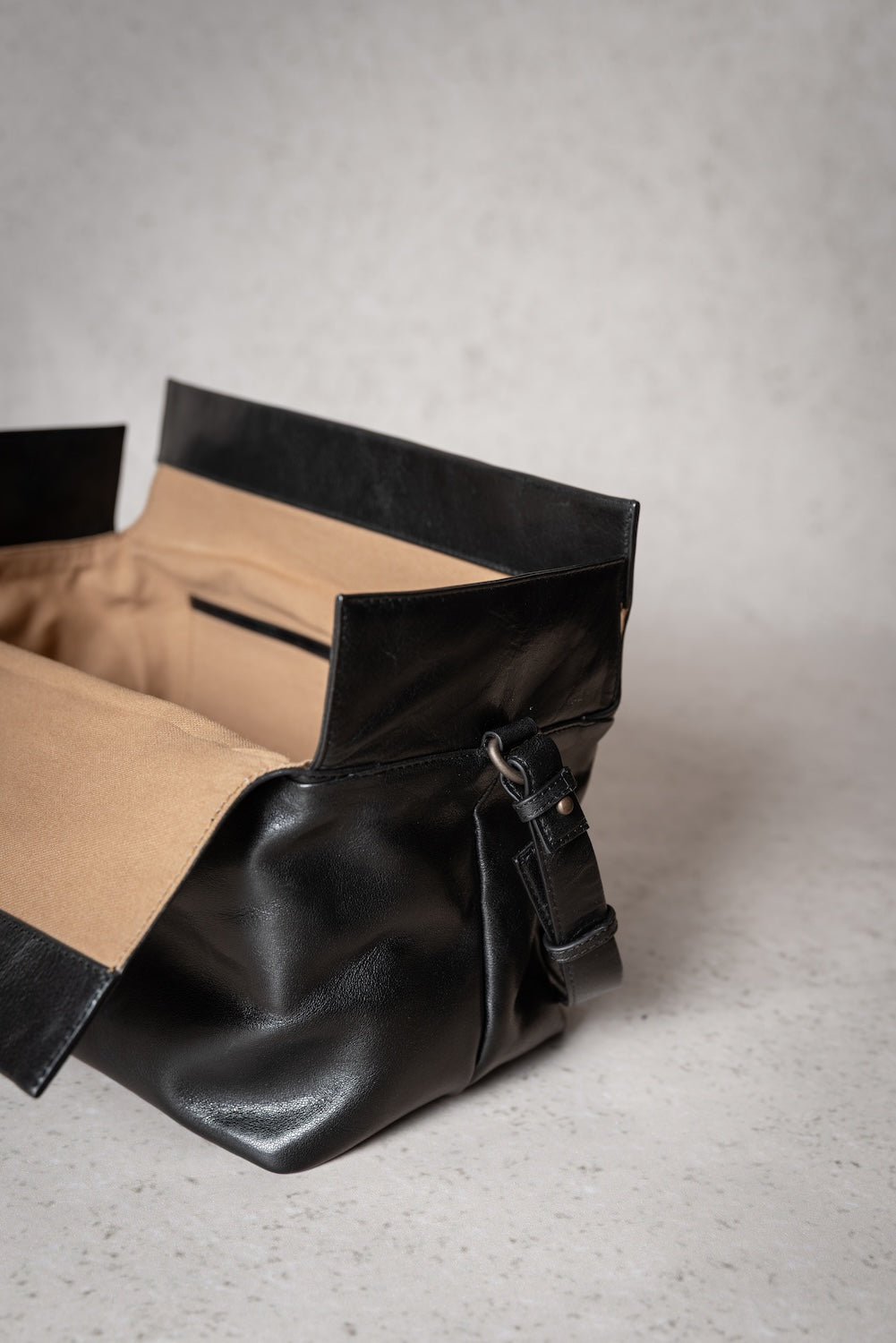 LILI | Crushed Grain | Black